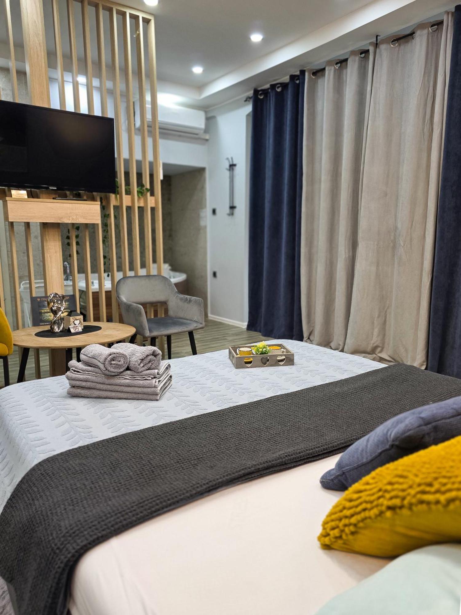 Vanimi Lux Apartmani Kikinda Esterno foto